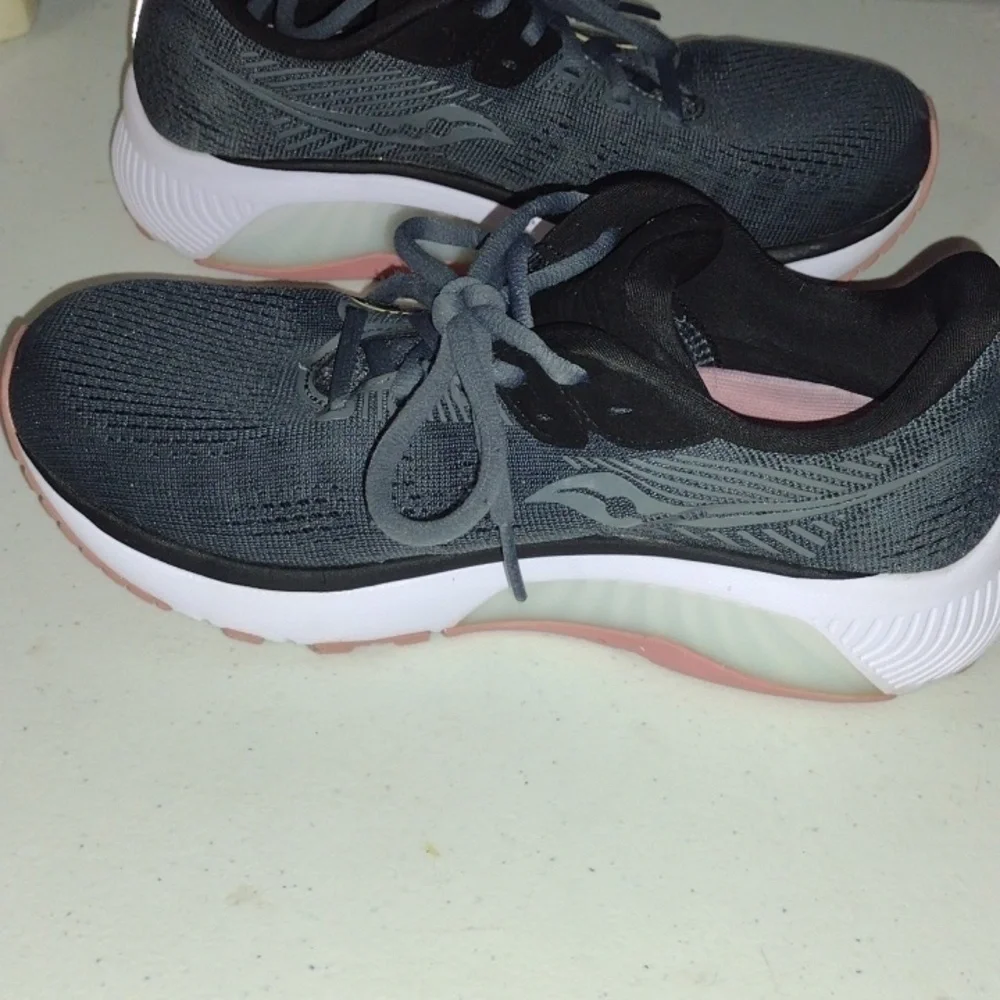 Saucony Guide 14 PowerRun Charcoal Rose Sneakers Woman’s 7 fromfit walking runni